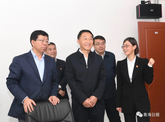 省委副書記、代省長劉寧在副省長王黎明等領(lǐng)導(dǎo)的陪同下視察物產(chǎn)集團